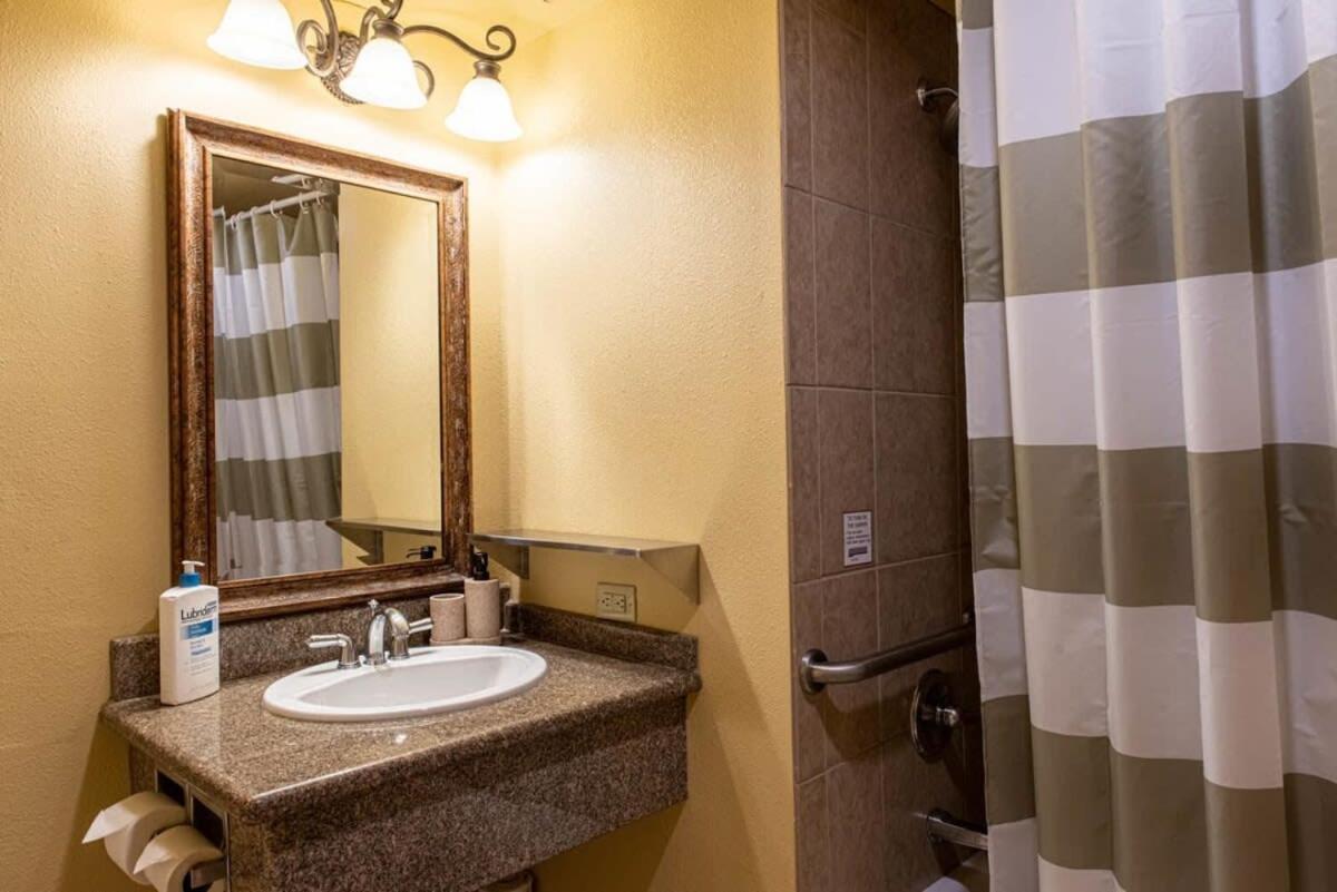 1Bd Suite 504 Perfect Location With Pool And Hot Tub 마운트크레스티드부트 외부 사진